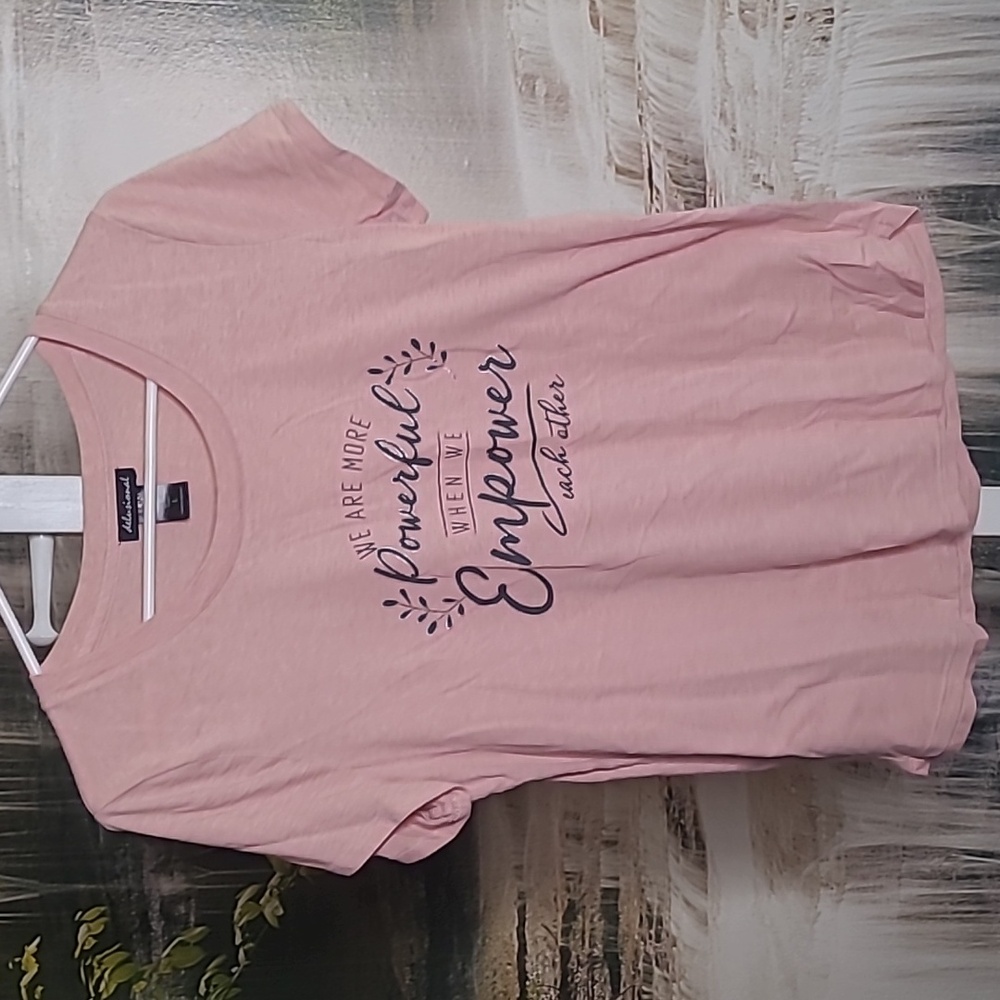 Delusional Womens Large pink gray short sleeve Empower Tshirt